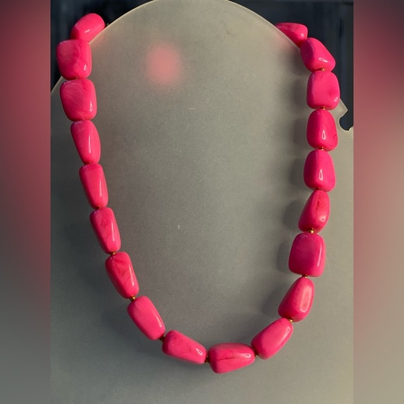 60's Vintage Crown TRIFARI Magenta Chicklet Beaded Demi Necklace RARE - Picture 2 of 6
